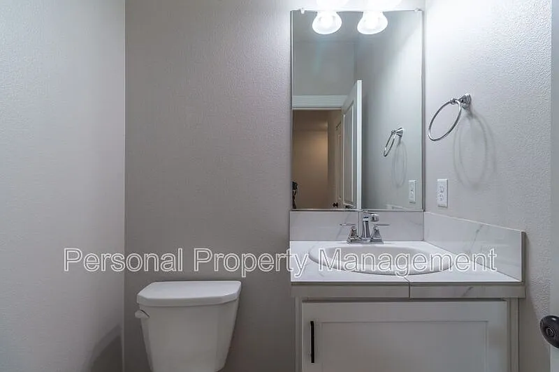 4 bed, 2.5 bath, 1839 sqft, $2,795 — Photo 3