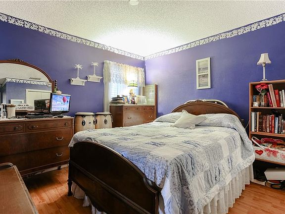 4th image of 157 Kelly Cir