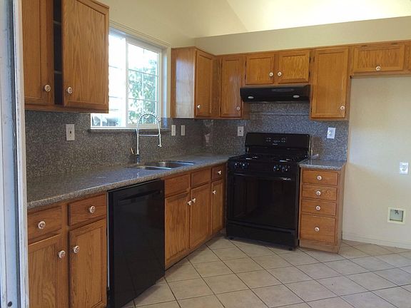 3rd image of 451 Angus Dr