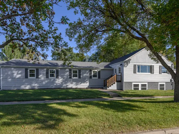 421 S 15th St, Bismarck, ND 58504