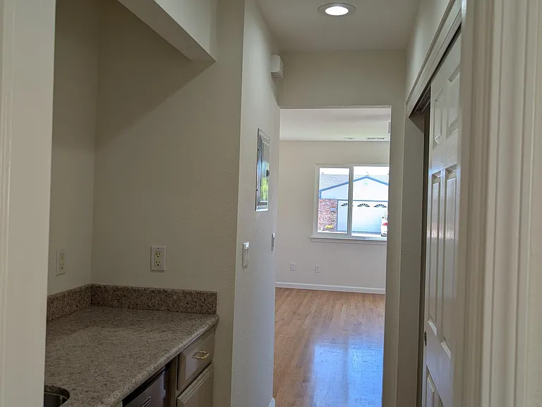 1366 Sayre St — Photo 7