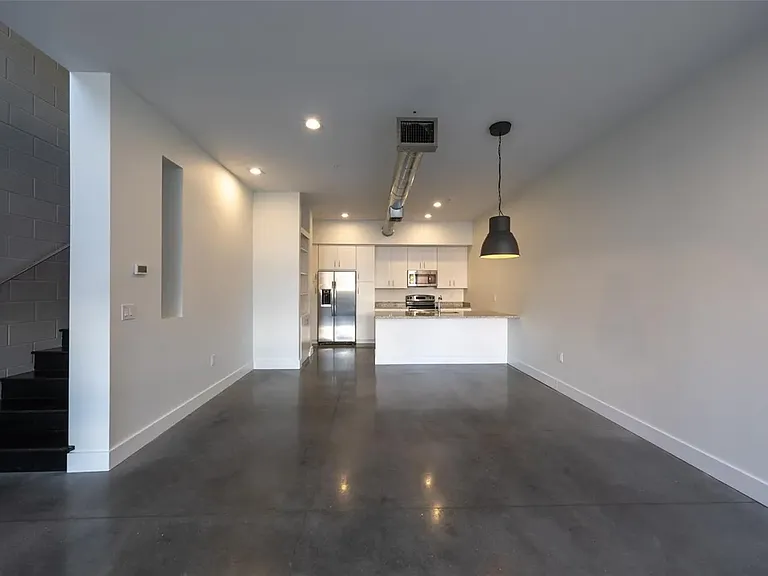 154 2nd St SW #2 — Photo 8
