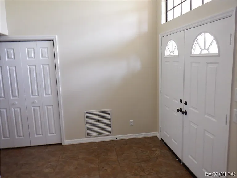 335 E Falconry Ct — Photo 14