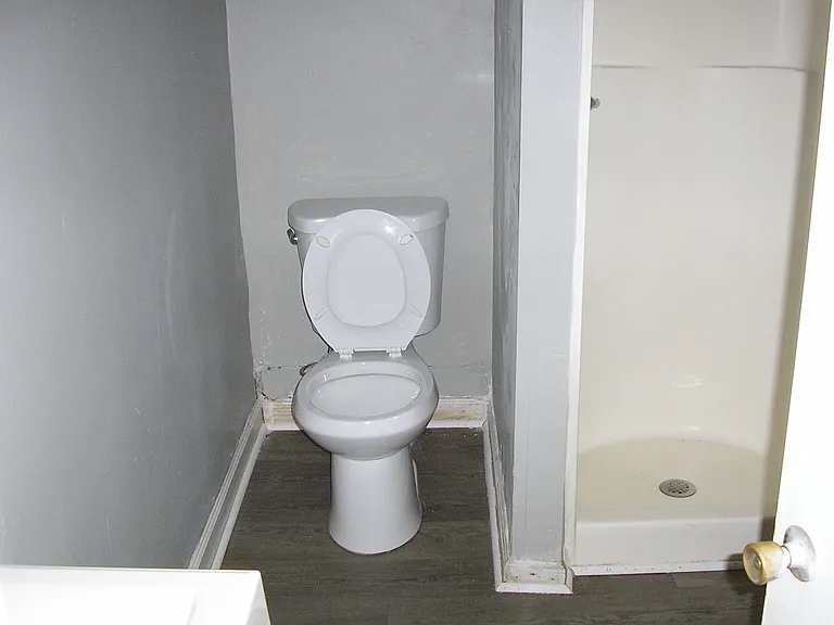 628 Woodford Ave — Photo 11