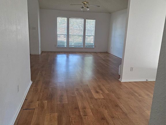 5th image of 1148 Lake Bluff Dr
