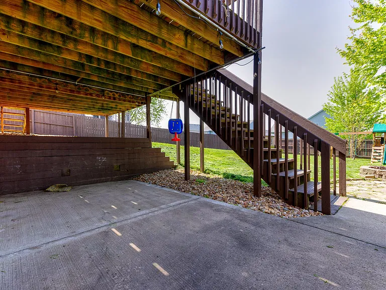 11246 N Madison Ave — Photo 30