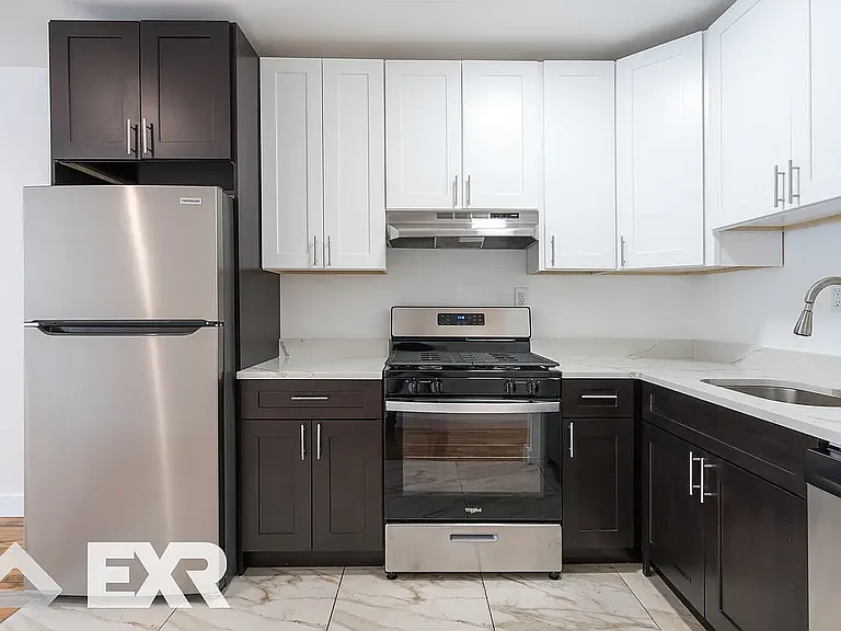 9 Hunterfly Pl #2F — Photo 6