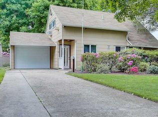 10 Bird Ln, Hicksville, NY 11801