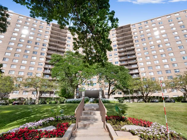 7033 N Kedzie Ave APT 404, Chicago, IL 60645