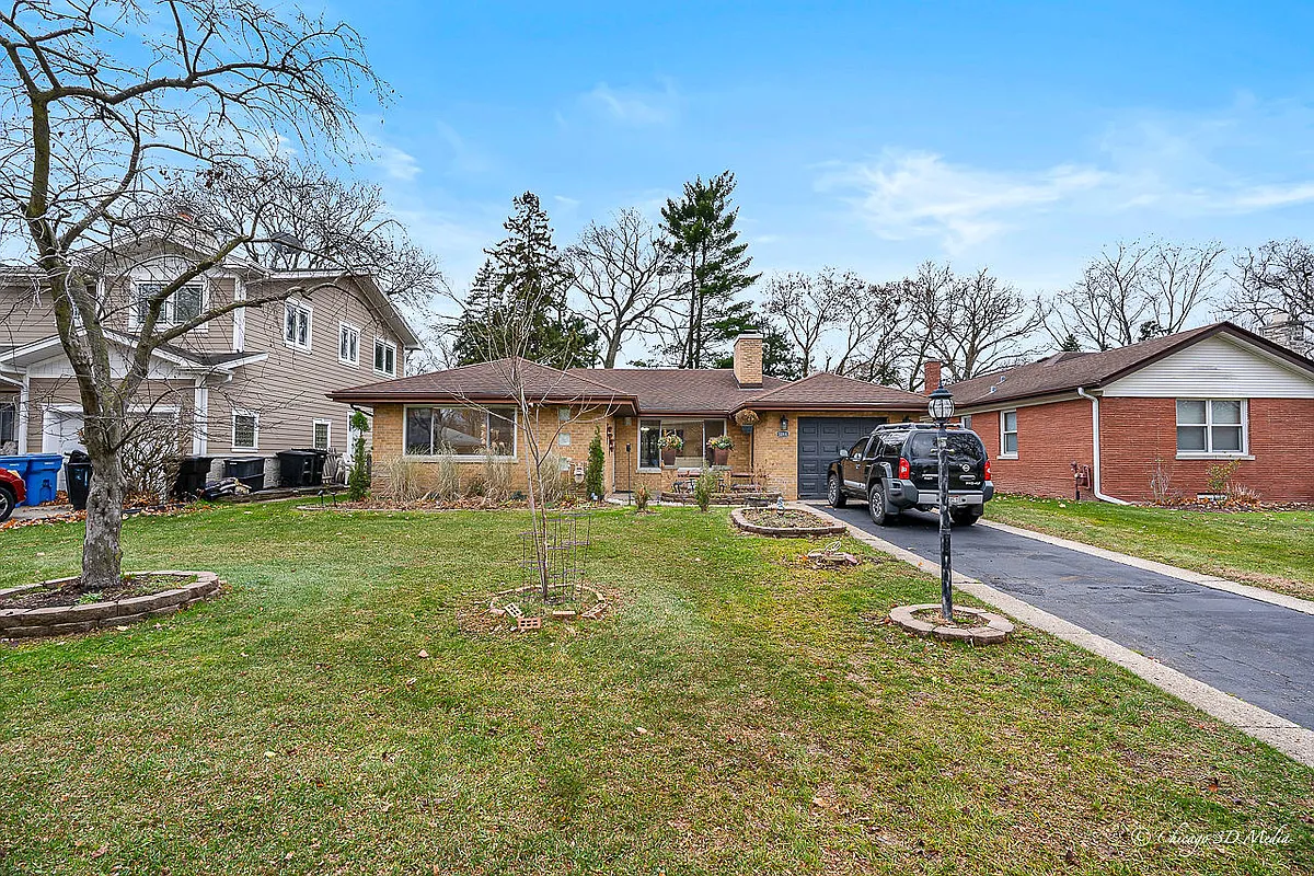 Building Photo - 5844 N Lacey Ave