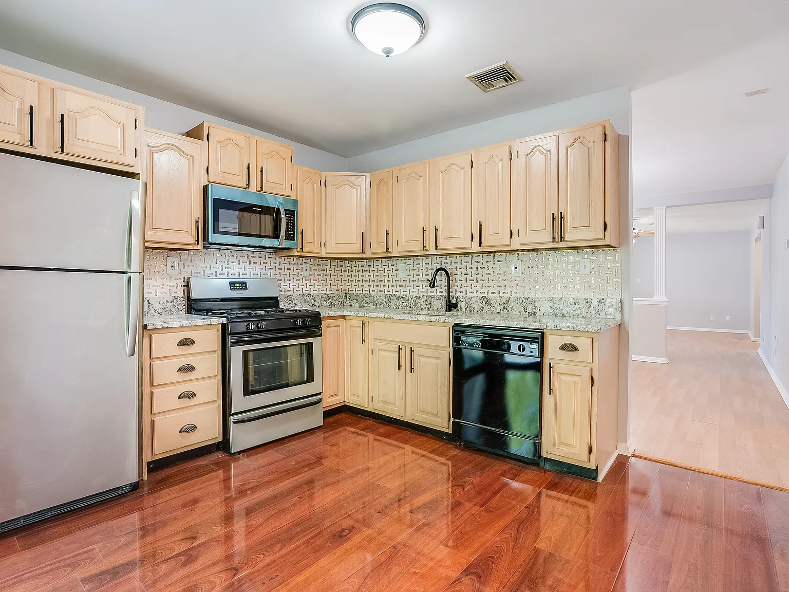 3 bed, $3,950 — Photo 3