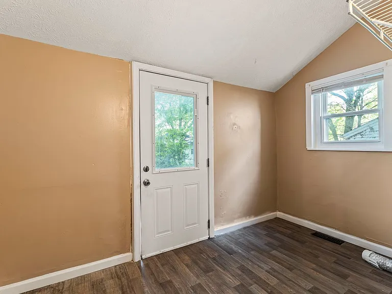181 W Norman Ave — Photo 16