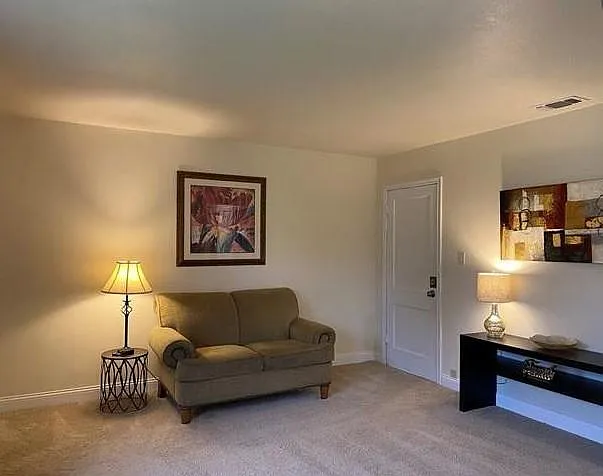 4905 Penrose Ave — Photo 14