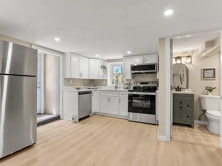 47 Roosevelt St #1 — Photo 2