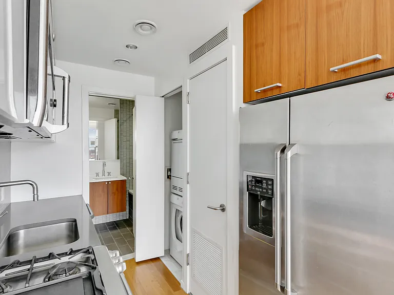 103 3rd St #4 — Photo 7