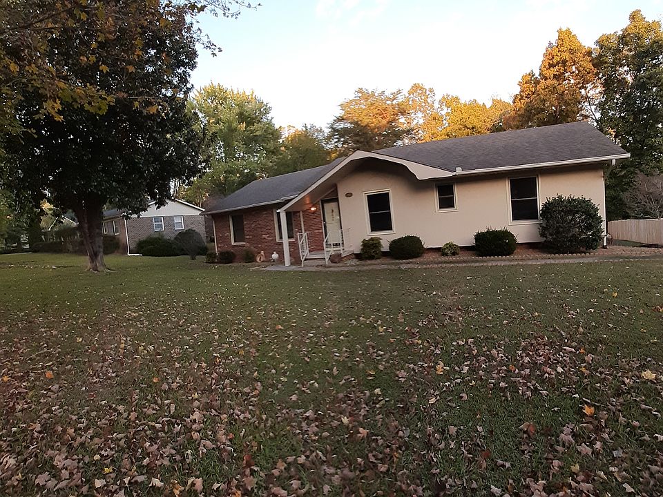 1st image of 716 W Oak Dr