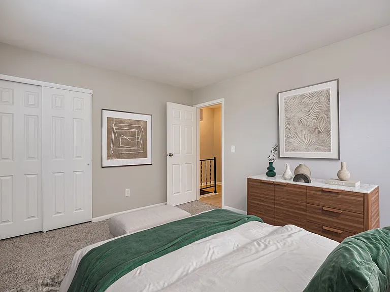 Monroe Terrace Apartments — Photo 18