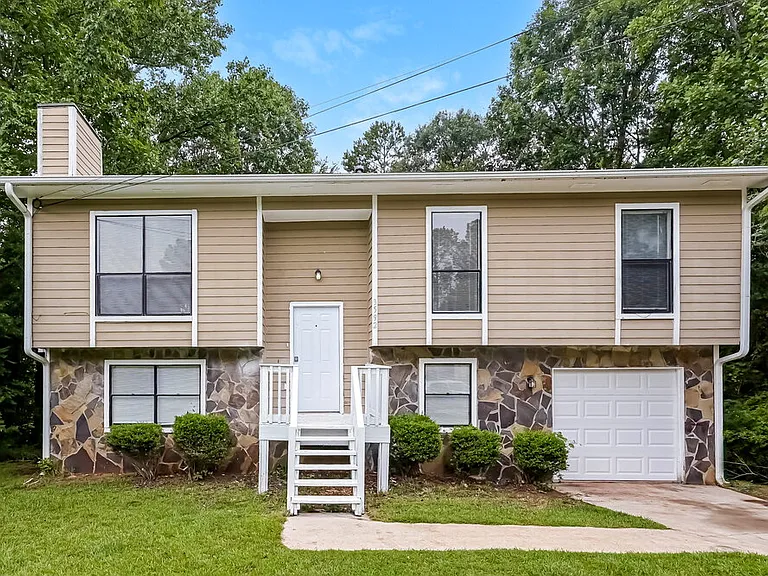 3592 Riverchase Dr — Photo 1