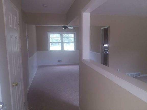 Entryway to diningroom