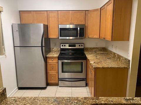 3rd image of 1110 Lake Shore Dr APT 202