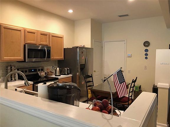 2nd image of 948 Vista Cay Ct
