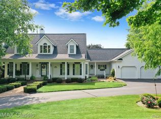 9835 Oak Pointe Ln, Northville, MI 48167