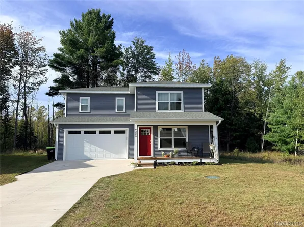 9220 S Flaska Dr, Cedar, MI 49621