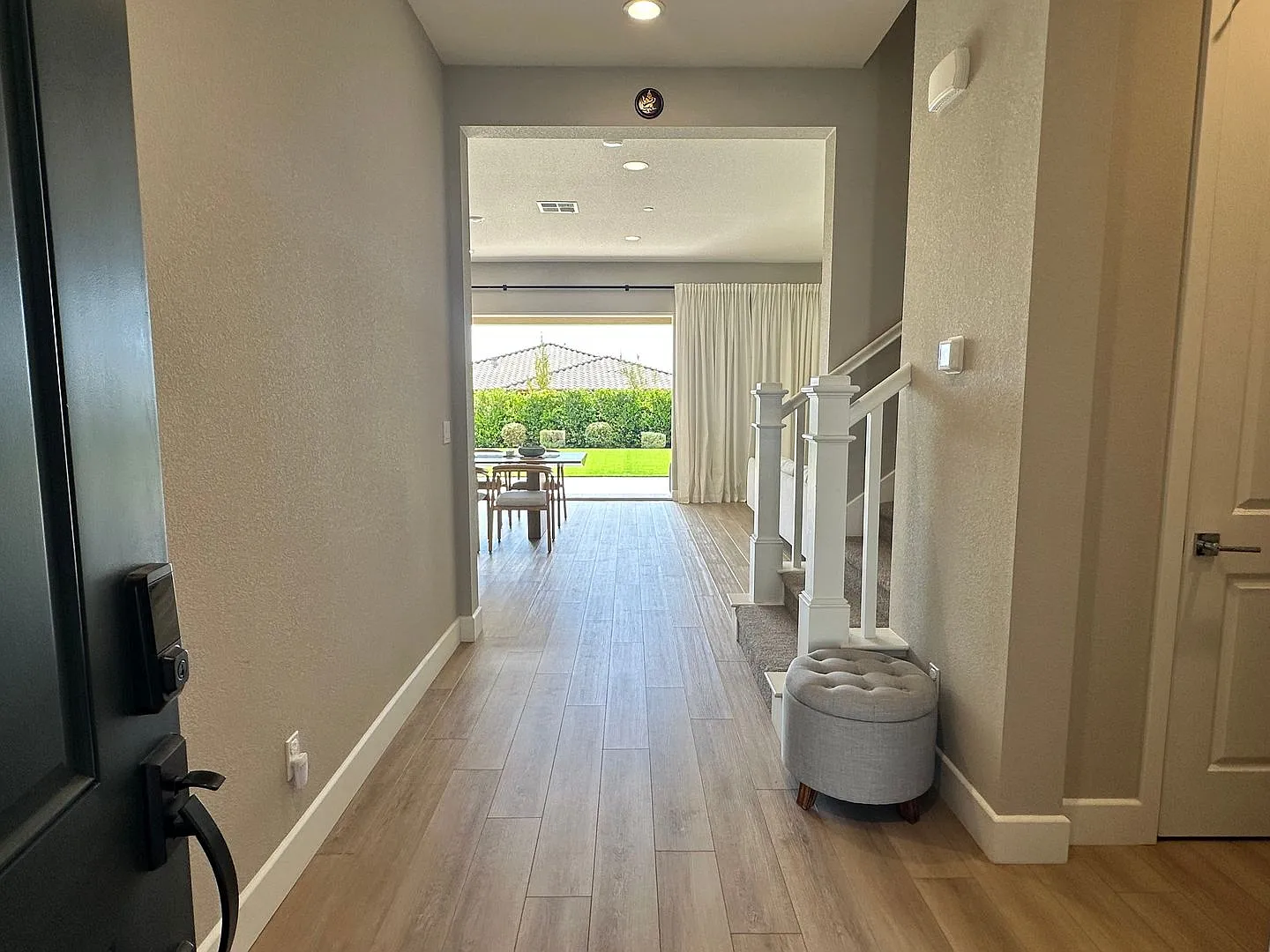 Gorgeous Custom 5 Bedroom 4 Bath Home in Brentwood Gated Community. — Photo 2