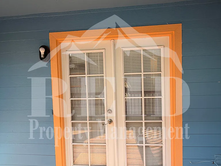 512 S Constitution Ave — Photo 4