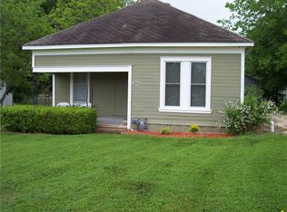 204 S 1st St, Thorndale, TX 76577