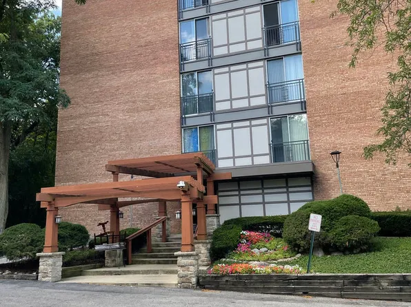 5810 Oakwood Dr Unit 4D, Lisle, IL 60532