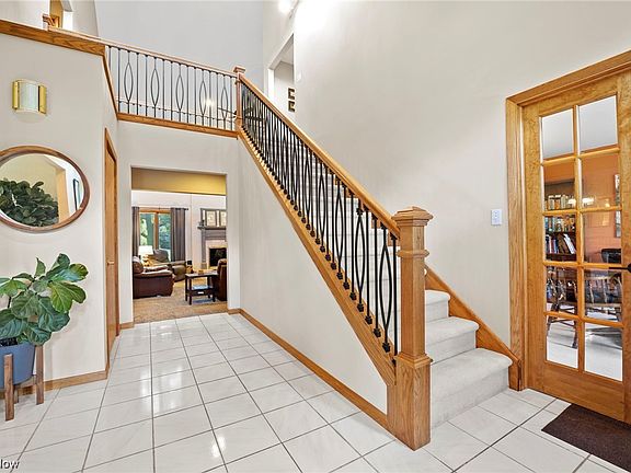 5th image of 540 Wheatfield Dr