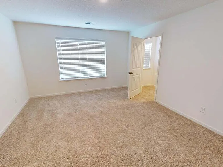 2427 Hyacinth Ln — Photo 10