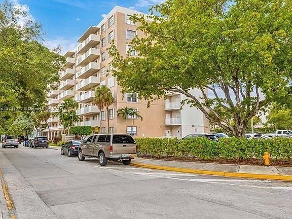 2nd image of 1455 N Treasure Dr APT 2N