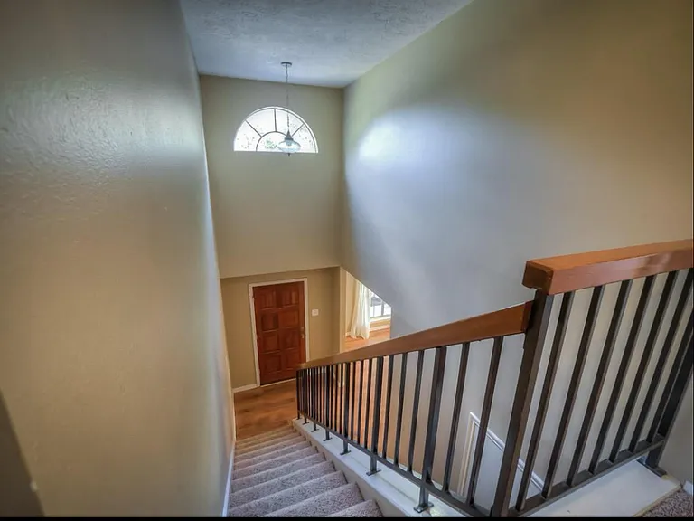 2910 Bentley Ct — Photo 7