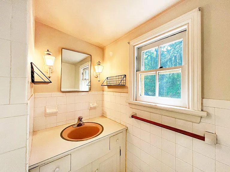 51 Elfman Dr — Photo 29