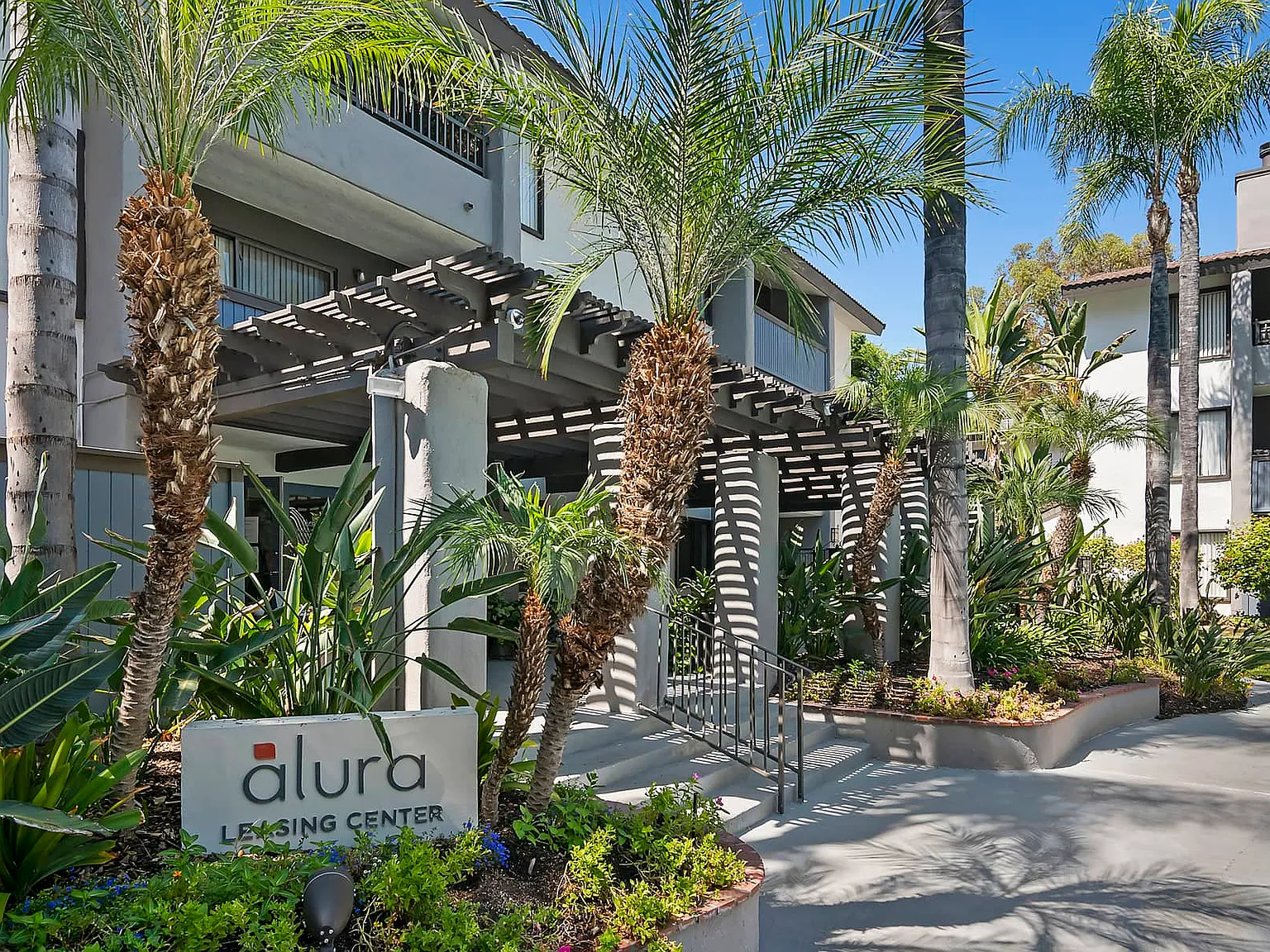 Alura — Photo 1