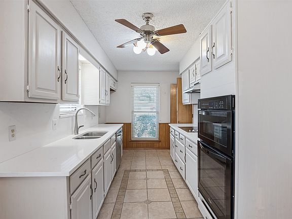 5th image of 1900 Oakbluff Dr