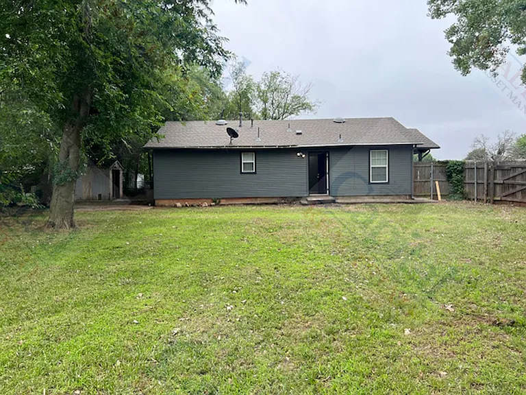 1520 Patricia Dr — Photo 31