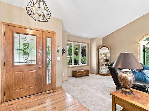 5th image of 2412 Maple Ct