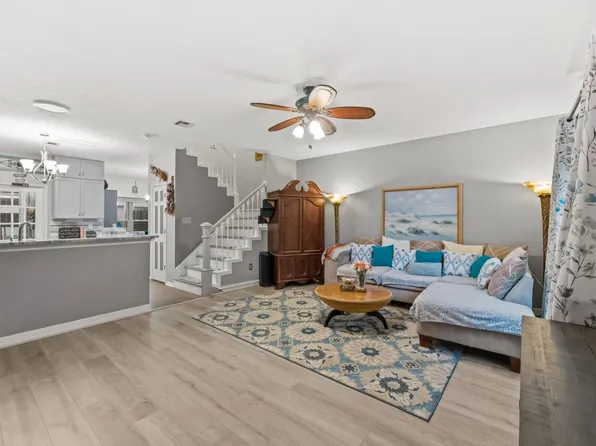 930 Birnham Woods Blvd, Pasadena, TX 77503