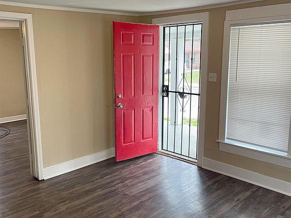 4th image of 2387 Vandale Ave