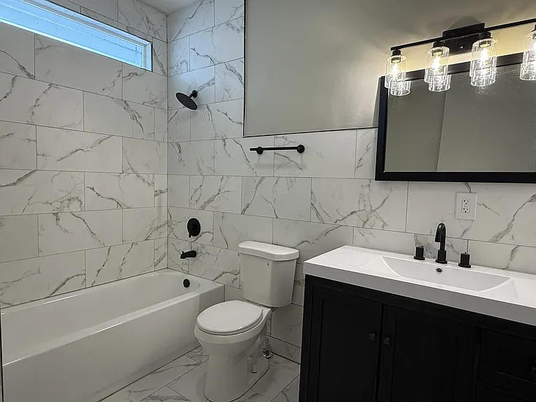 728 W 39th St — Photo 37