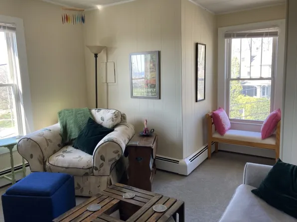 463-465 Saint Paul St #463-1/2, Burlington, VT 05401