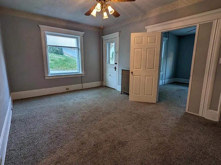 315 N Heller Ave — Photo 7