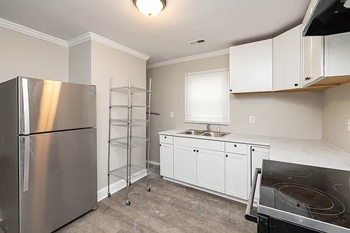 627 Colston St Photo 1