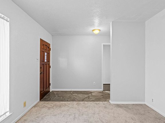 5th image of 805 Lazy Ln