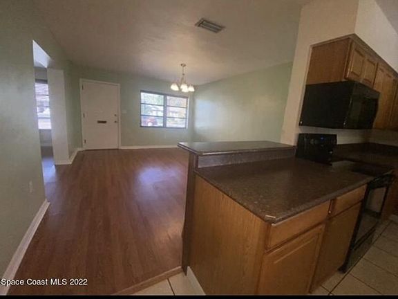 3rd image of 175 Pinecrest St