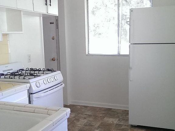 2nd image of 398 E Scott Ave