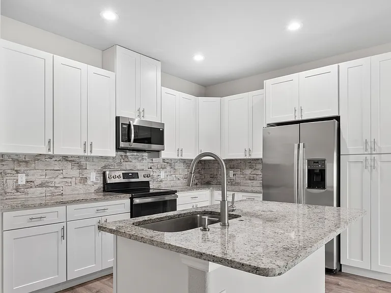 8 Regina Ln #B — Photo 6